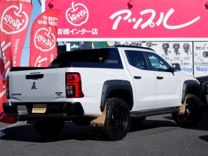 トライトン三菱ピックアップトラック　トライトン