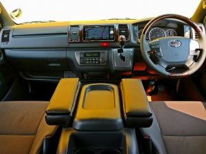 ハイエースバン新車：ハイエースバン４ＷＤ