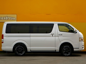 ハイエースバン新車：ハイエースバン４ＷＤ