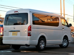 ハイエースワゴン車中泊　ライトキャンパー　前向き9名乗車