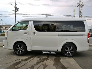 ハイエースワゴンワゴン　GL　１０人乗り　ホワイト