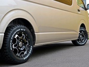 ハイエースバンスパロン　4WD　ディーゼル　新車コンプリート　