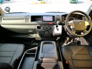 ハイエースバンスパロン　4WD　ディーゼル　新車コンプリート　