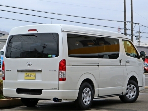 ハイエースバン３列シート　８人乗り　車中泊　