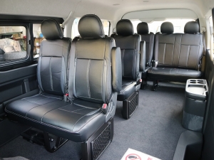 ハイエースワゴン１０人乗り　新車カスタム