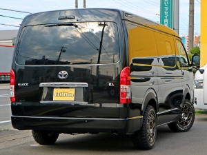 ハイエースワゴン１０人乗り　新車カスタム