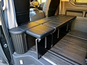 ハイエースワゴン車中泊　ピクニック　フルフラット