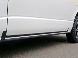 ハイエースワゴン１０人乗り　新車カスタム