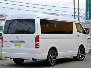 ハイエースワゴン１０人乗り　新車カスタム
