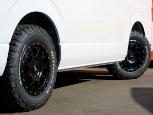 ハイエースワゴン１０人乗り　新車カスタム