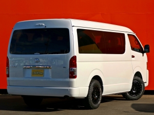 ハイエースワゴン１０人乗り　新車カスタム