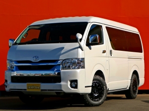 ハイエースワゴン１０人乗り　新車カスタム