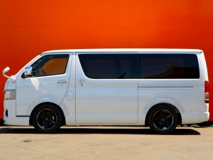 ハイエースバンバン　カスタム　ホイール　エアロ　新車