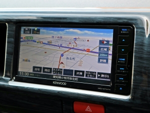 ハイエースワゴン内装架装　車中泊　ベッド　キャンピングカー