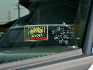 ハイエースワゴン内装架装　車中泊　ベッド　キャンピングカー