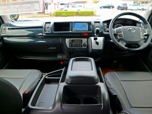ハイエースワゴンワゴン　車中泊　ベッド　キャンピングカー