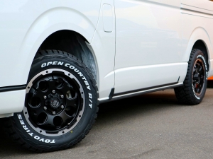 ハイエースバン車中泊　バンライフベッド　キャンピングカー