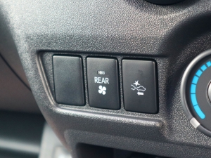 ハイエースバンスパロン　4WD　ディーゼル　パールホワイト