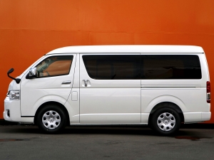 ハイエースワゴンキャンプ　車中泊　アウトドア　レジャー　内装架装