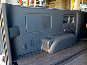 ハイエースワゴンキャンプ　車中泊　アウトドア　レジャー　内装架装