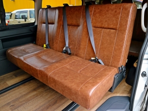 ハイエースワゴンキャンプ　車中泊　アウトドア　レジャー　内装架装