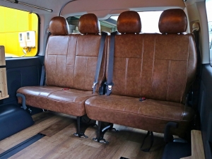 ハイエースワゴンキャンプ　車中泊　アウトドア　レジャー　内装架装