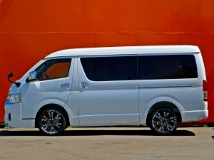 ハイエースワゴンキャンプ　車中泊　アウトドア　レジャー　内装架装
