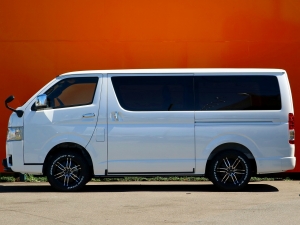 ハイエースバンキャンプ　車中泊　アウトドア　レジャー　内装架装