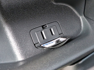 ハイエースワゴンアウトドア　キャンプ　車中泊　バンライフ　１BOX　ベッド　キャンピングカー