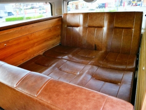 ハイエースワゴンキャンプ　車中泊　アウトドア　レジャー　内装架装