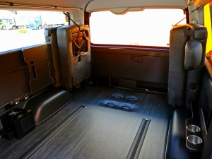 ハイエースワゴンキャンプ　車中泊　アウトドア　レジャー　内装架装