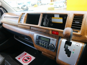 ハイエースワゴンキャンプ　車中泊　アウトドア　レジャー　内装架装