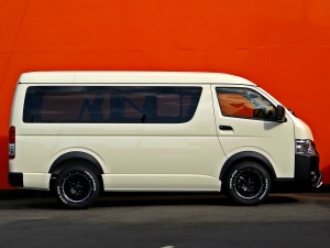 ハイエースワゴンキャンプ　車中泊　アウトドア　レジャー　内装架装