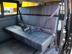 ハイエースバンキャンプ　車中泊　アウトドア　レジャー　内装架装
