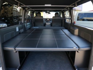 ハイエースバンキャンプ　車中泊　アウトドア　レジャー　内装架装