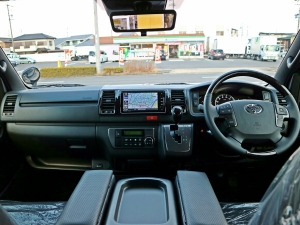 ハイエースバンキャンプ　車中泊　アウトドア　レジャー　内装架装