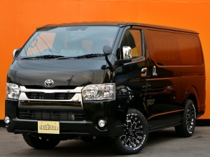 ハイエースバンキャンプ　車中泊　アウトドア　レジャー　内装架装