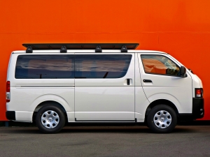 ハイエースバンキャンプ　車中泊　アウトドア　レジャー　内装架装