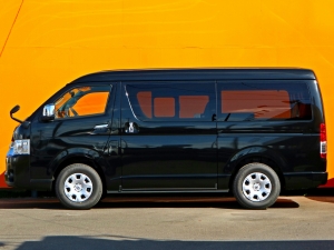 ハイエースワゴンキャンプ　車中泊　アウトドア　レジャー　内装架装