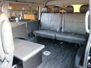 ハイエースワゴンキャンプ　車中泊　アウトドア　レジャー　内装架装