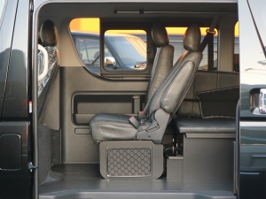 ハイエースワゴンキャンプ　車中泊　アウトドア　レジャー　内装架装