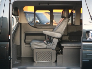 ハイエースワゴンキャンプ　車中泊　アウトドア　レジャー　内装架装