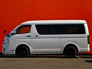 ハイエースワゴンキャンプ　車中泊　アウトドア　レジャー　内装架装