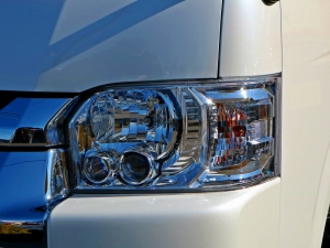 ハイエースワゴンキャンプ　車中泊　アウトドア　レジャー　内装架装