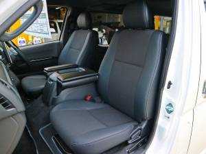 ハイエースバンキャンプ　車中泊　アウトドア　レジャー　内装架装