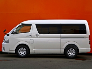 ハイエースワゴンキャンプ　車中泊　アウトドア　レジャー　内装架装