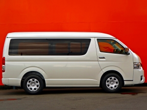 ハイエースワゴンキャンプ　車中泊　アウトドア　レジャー　内装架装