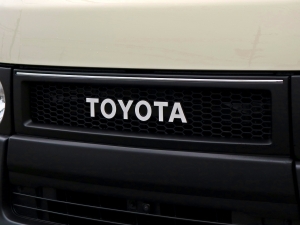 ハイエースバンキャンプ　車中泊　アウトドア　レジャー　内装架装