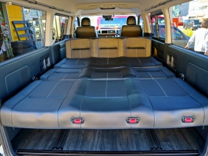 ハイエースワゴンキャンプ　車中泊　アウトドア　レジャー　内装架装