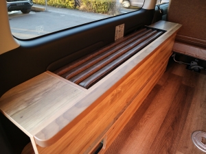 ハイエースバンキャンプ　車中泊　アウトドア　レジャー　内装架装